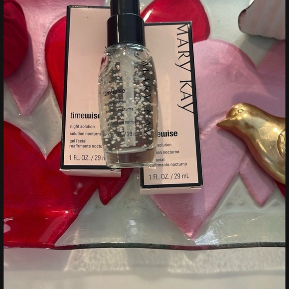Mary Kay Timewise Night Solution - Clear with Black and White Accents